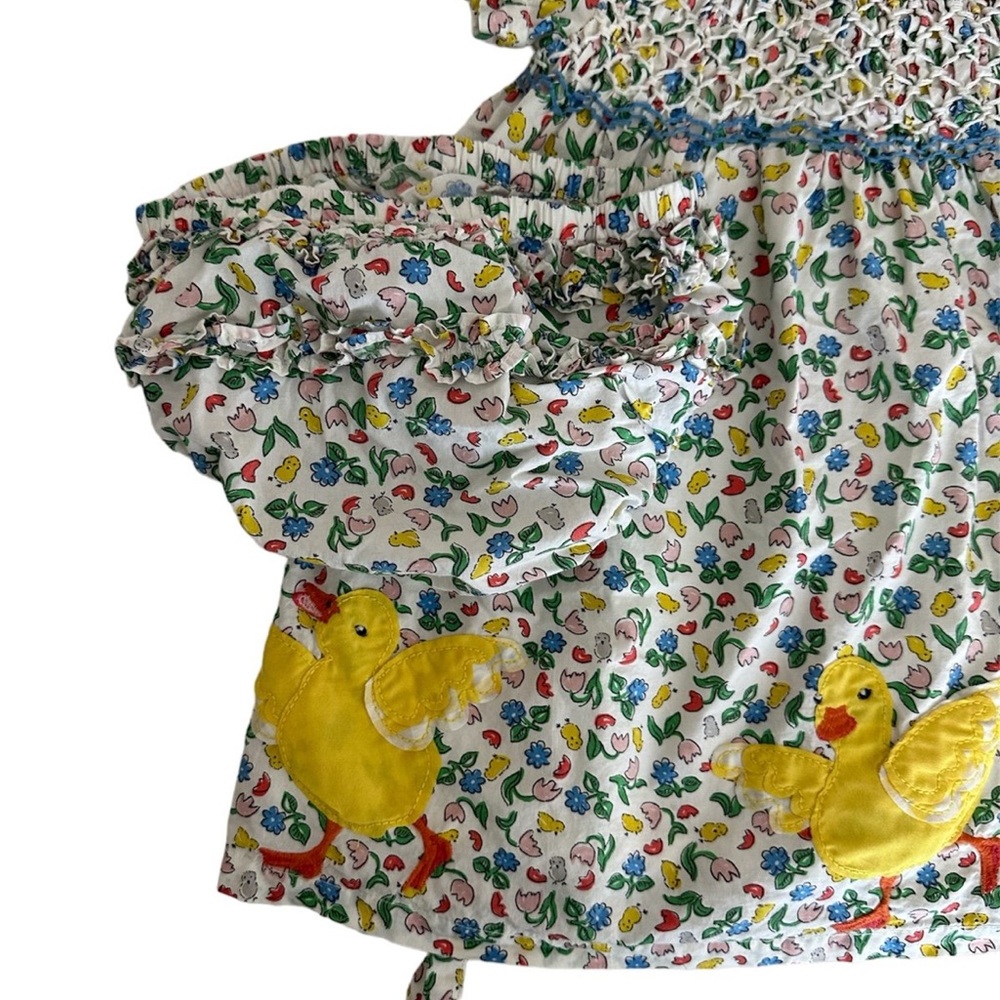 Baby Boden 12-18 months | Smocked Baby Dress with Easter Yellow Chick Appliques - Picture 3 of 4